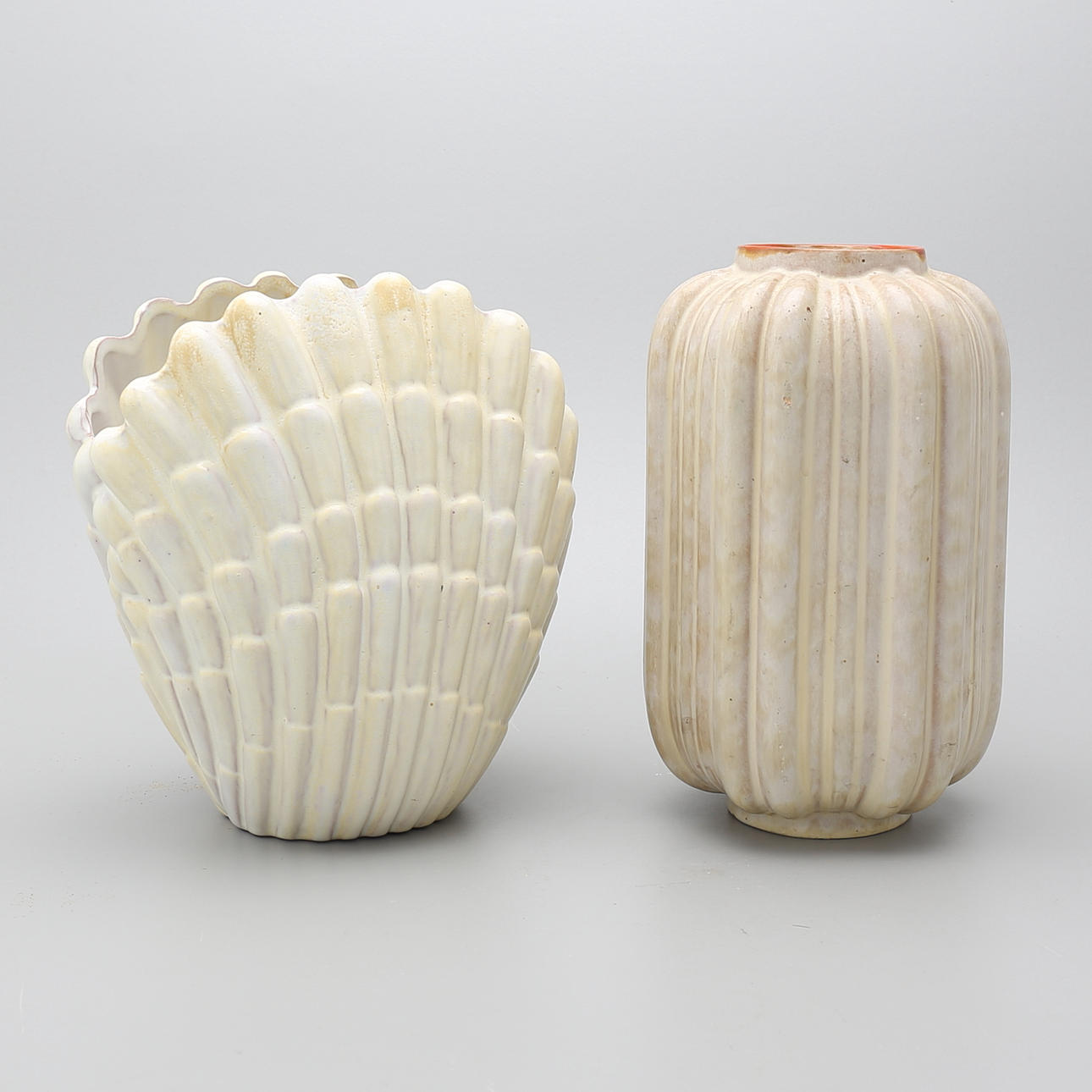 VASER, 2 st, Vicke Lindstrand, Upsala-Ekeby.