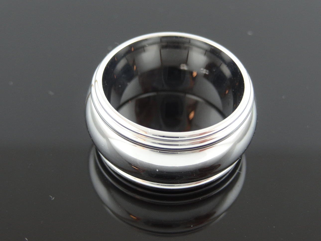 CARTIER LOVE Spinning center vigselring 18k guld.