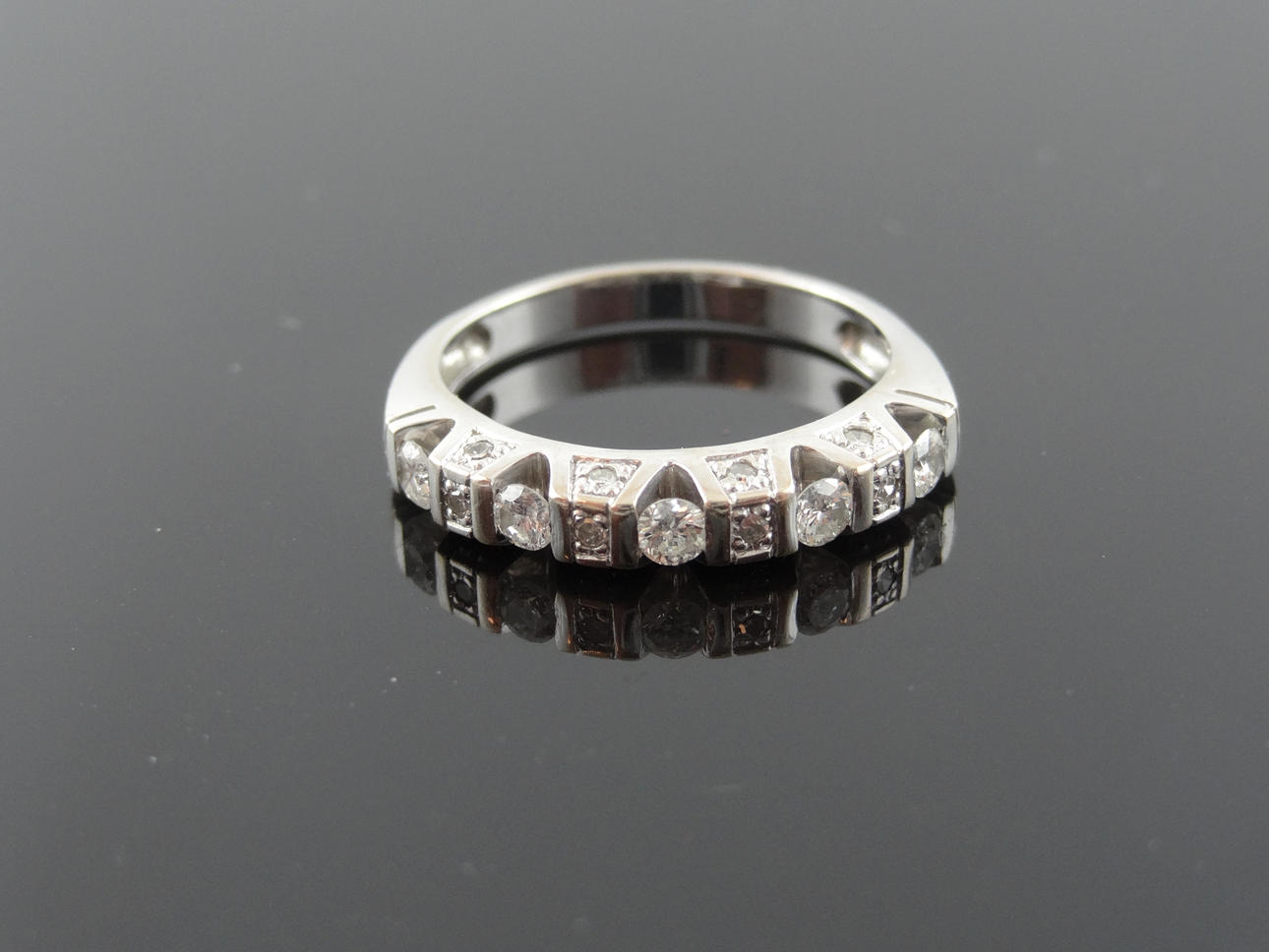 FEM STEN Spesial Design diamantring 0,47cts.