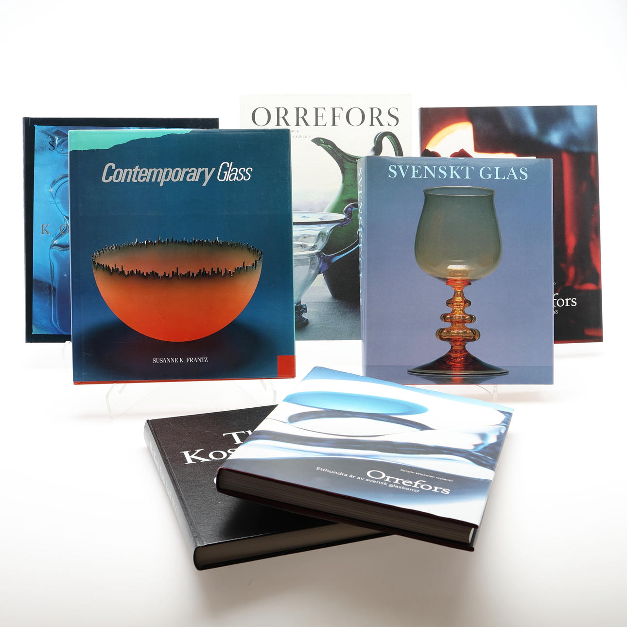 ET PARTI BØGER OM KUNSTGLAS.