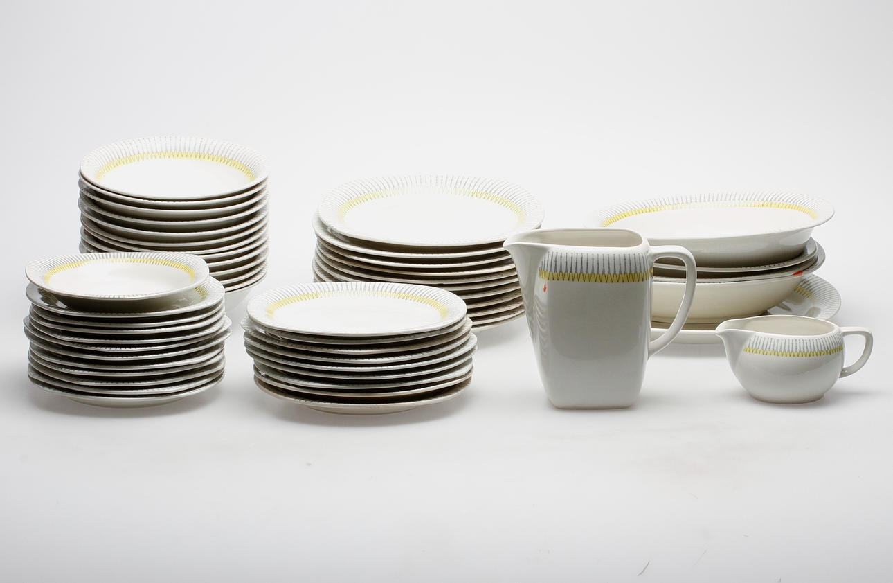 MATSERVIS, 51 delar, flintgods, "Pigg", Kjell Blomberg, Upsala Ekeby/Gefle, 1953-1969.