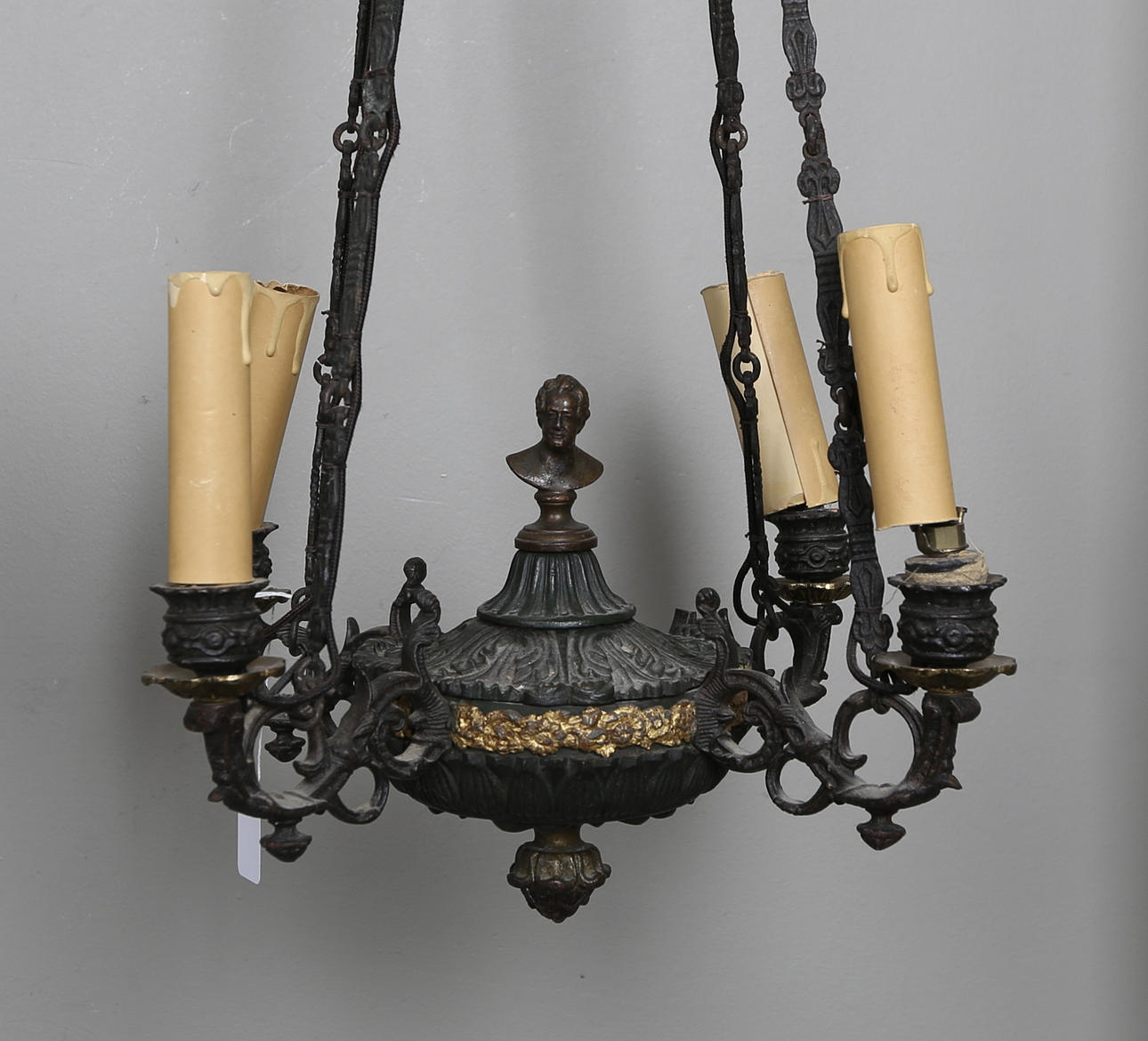 TAKLAMPA, järn, 1800-talets andra hälft, höjd ca. 69 cm.