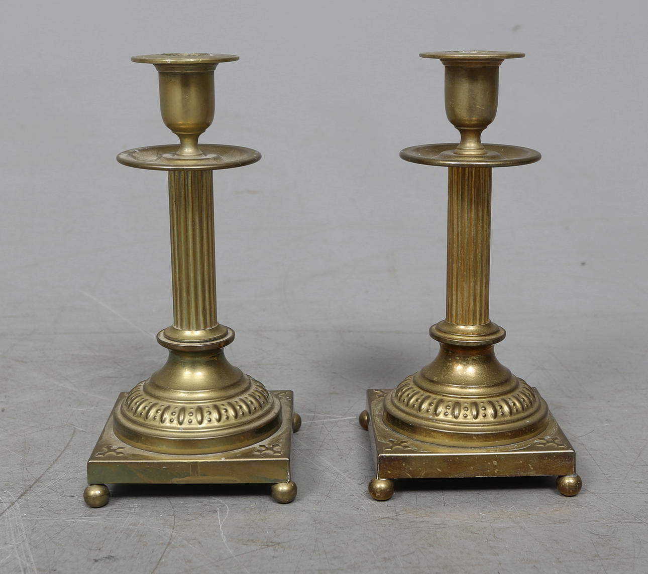 LJUSSTAKAR, ett par, gustaviansk stil, 1900-tal.