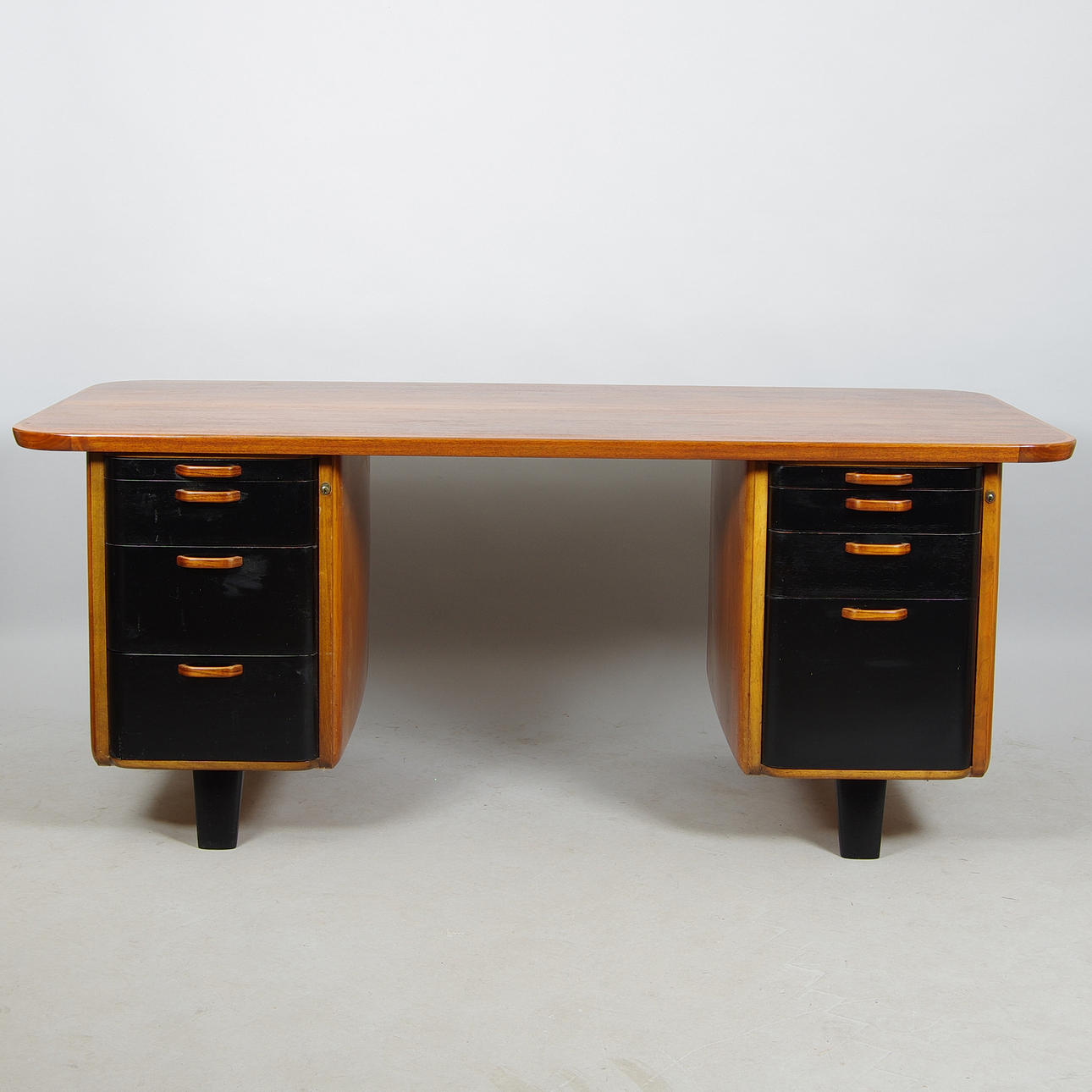 SKRIVBORD, mahogny med svärtade lådor och ben, Art Deco.