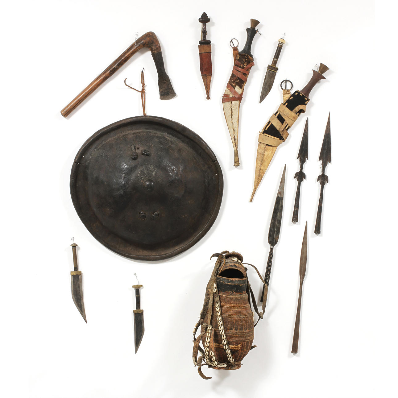 FÖREMÅL, 13 delar, mestadels Sudan, 1900-tal.