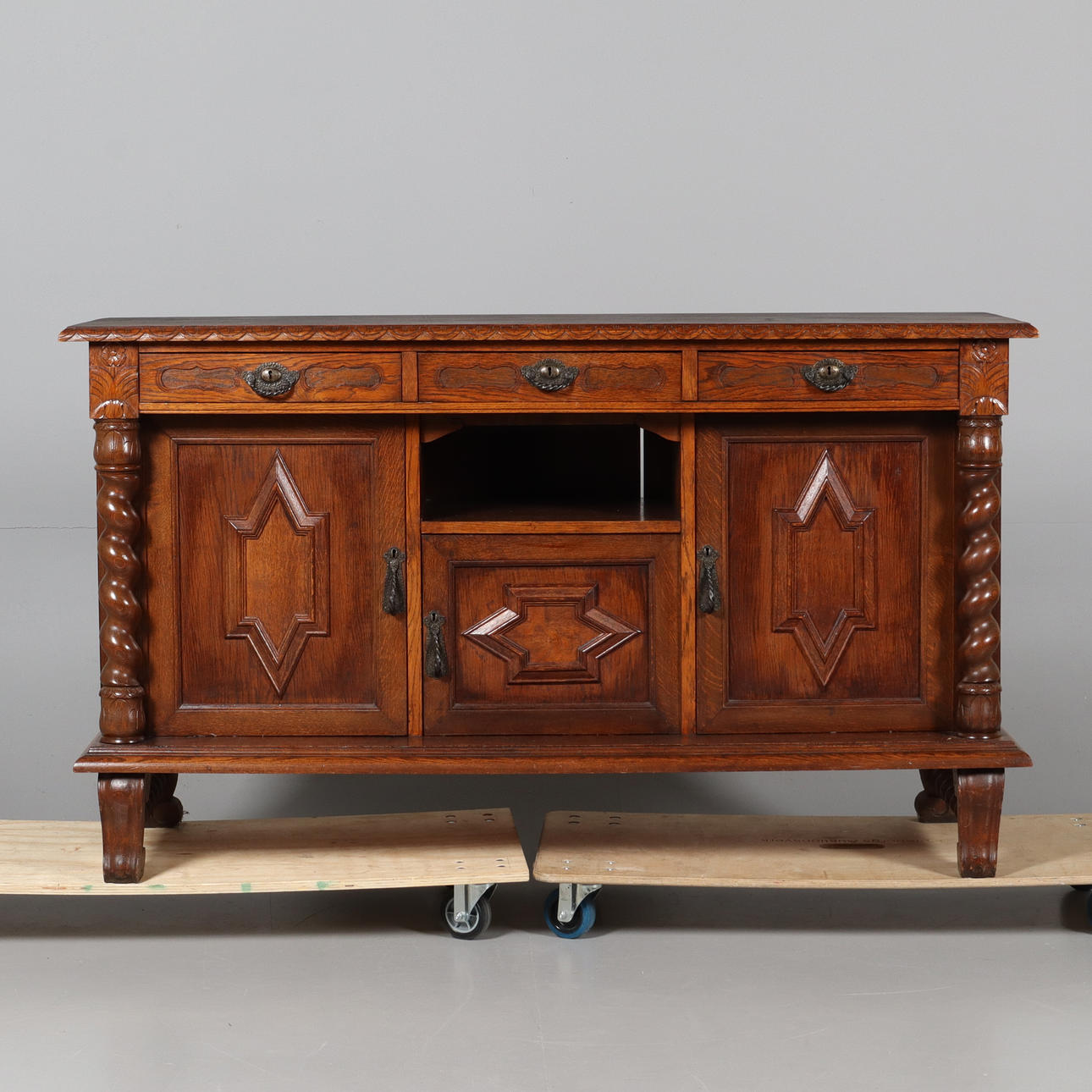 SIDEBOARD, Barockstil, Holz.