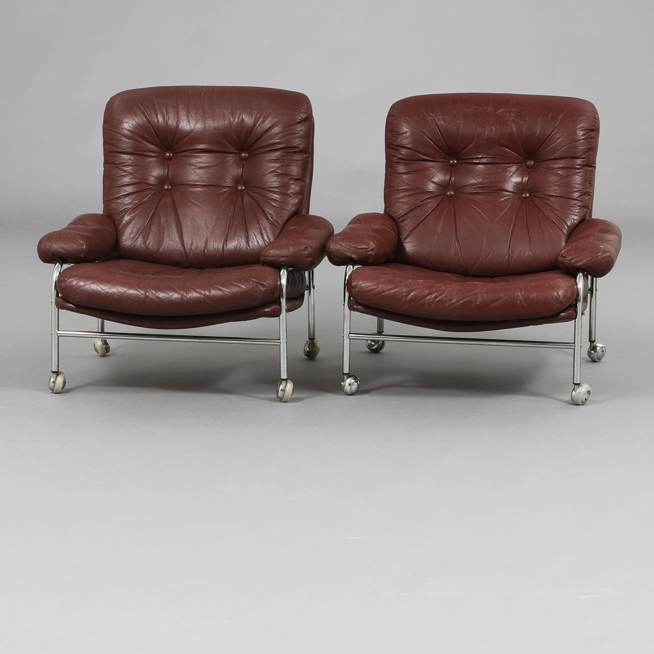 FÅTÖLJER, ett par, 1900-talets senare hälft.