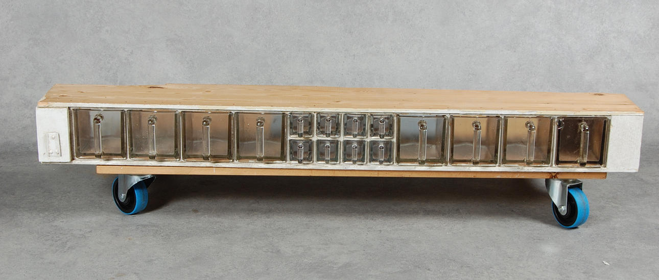 KRYDDHYLLA. 16 delar, " BOET " Orrefors, 1930-40-tal.