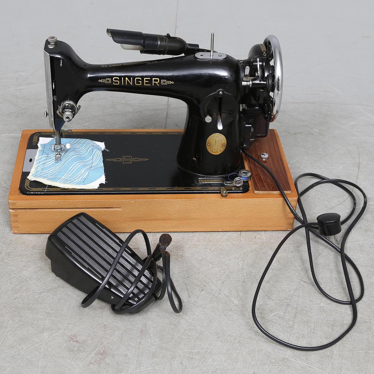 SYMASKIN, elektrisk, Singer.1900-talets mitt.