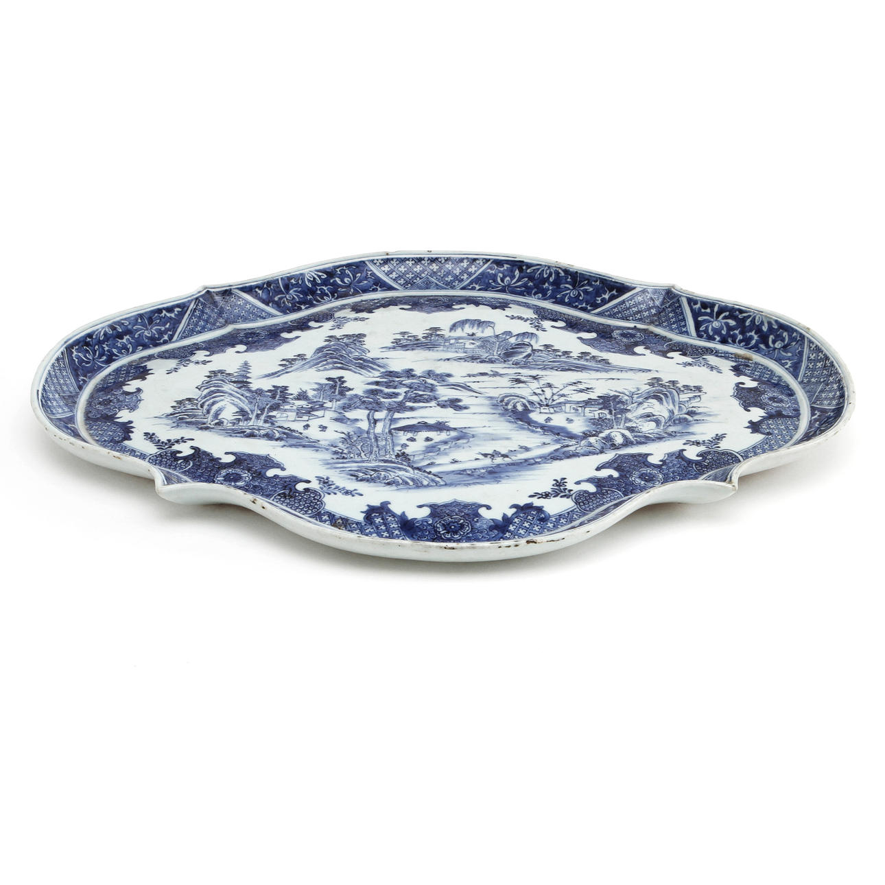 BRICKA, porslin. Kina 1700-tal.