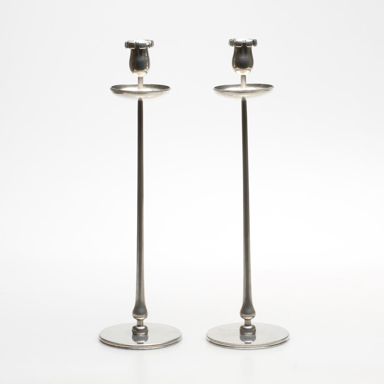 LJUSSTAKAR, ett par, tenn, Josef Frank, Firma Svensk Tenn, 1954.