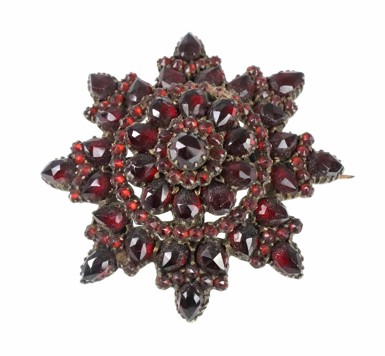ANTIKE GRANAT BROSCHE um 1900.