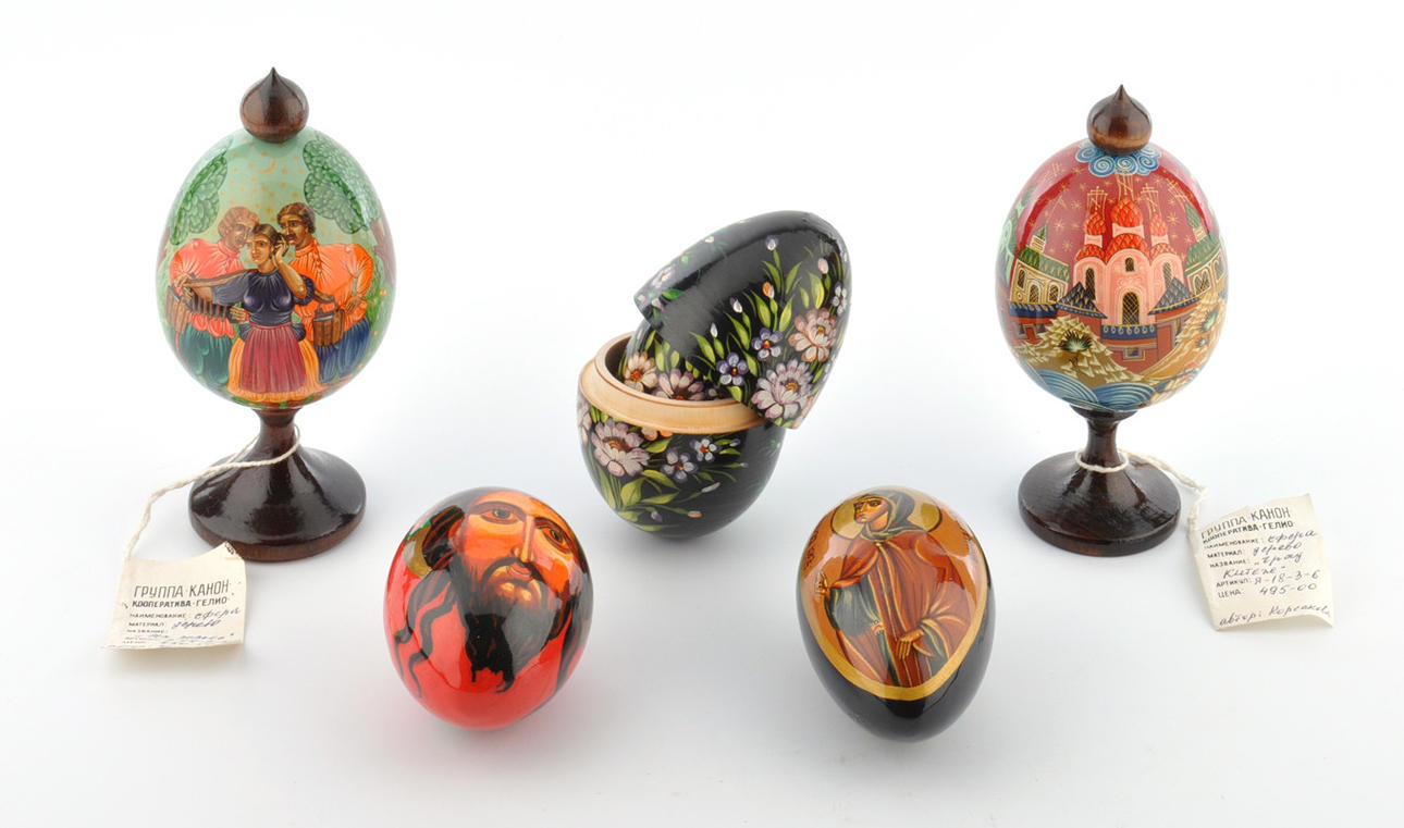RUSSISCHE EIER, HANDBEMALT. Uppsättning av fem.