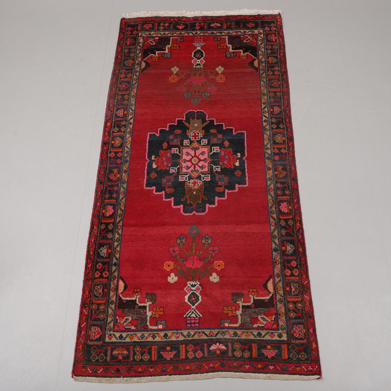 TEPPICH, Iran, 290 x 139 cm.