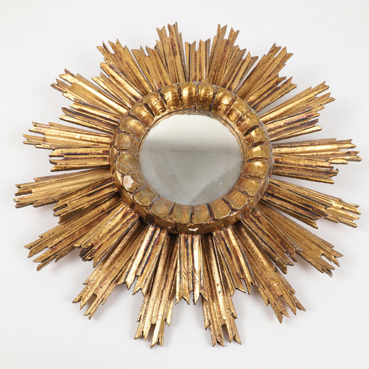 SOLSPEGEL, trä, 1900-tal.