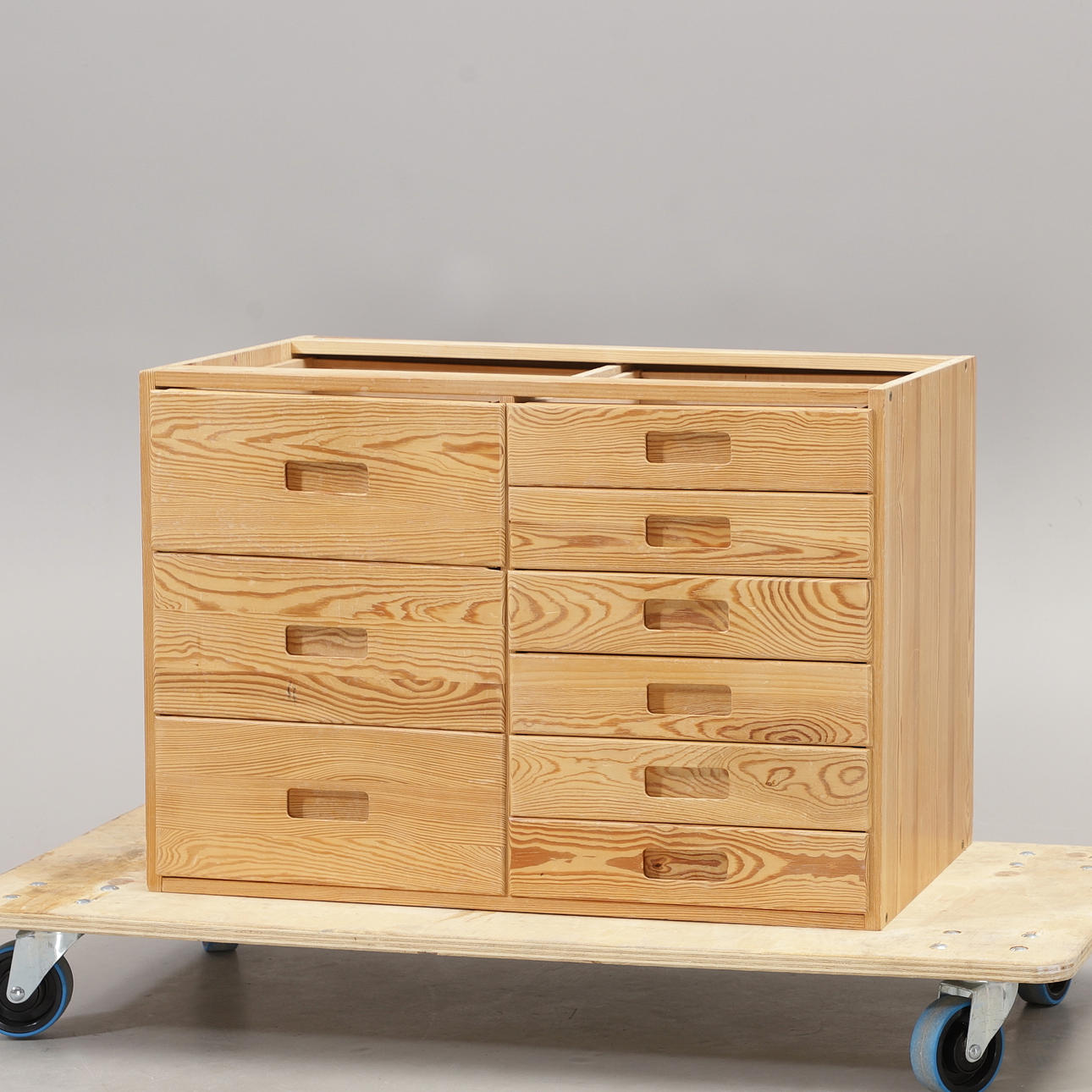 HURTS, furu, "Ivar/Uffe", Ikea, 1980-tal.