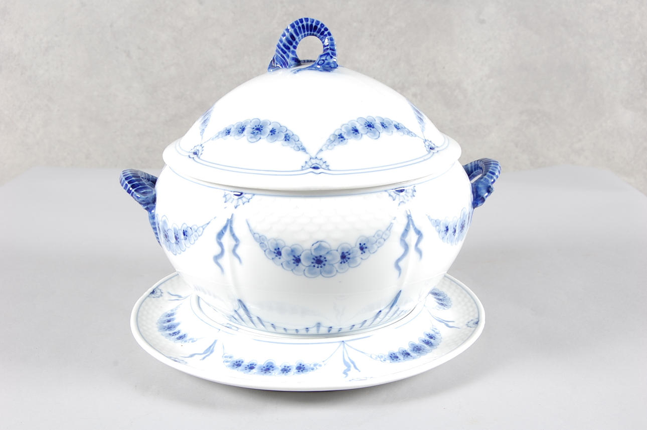 TERRIN, på fat, Bing & Gröndahl, " Empire " 1 :sort.