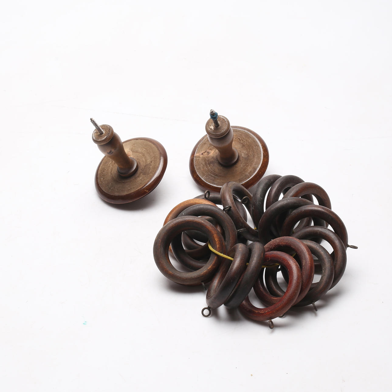 TILBEHØR TIL GARDINSTANG.