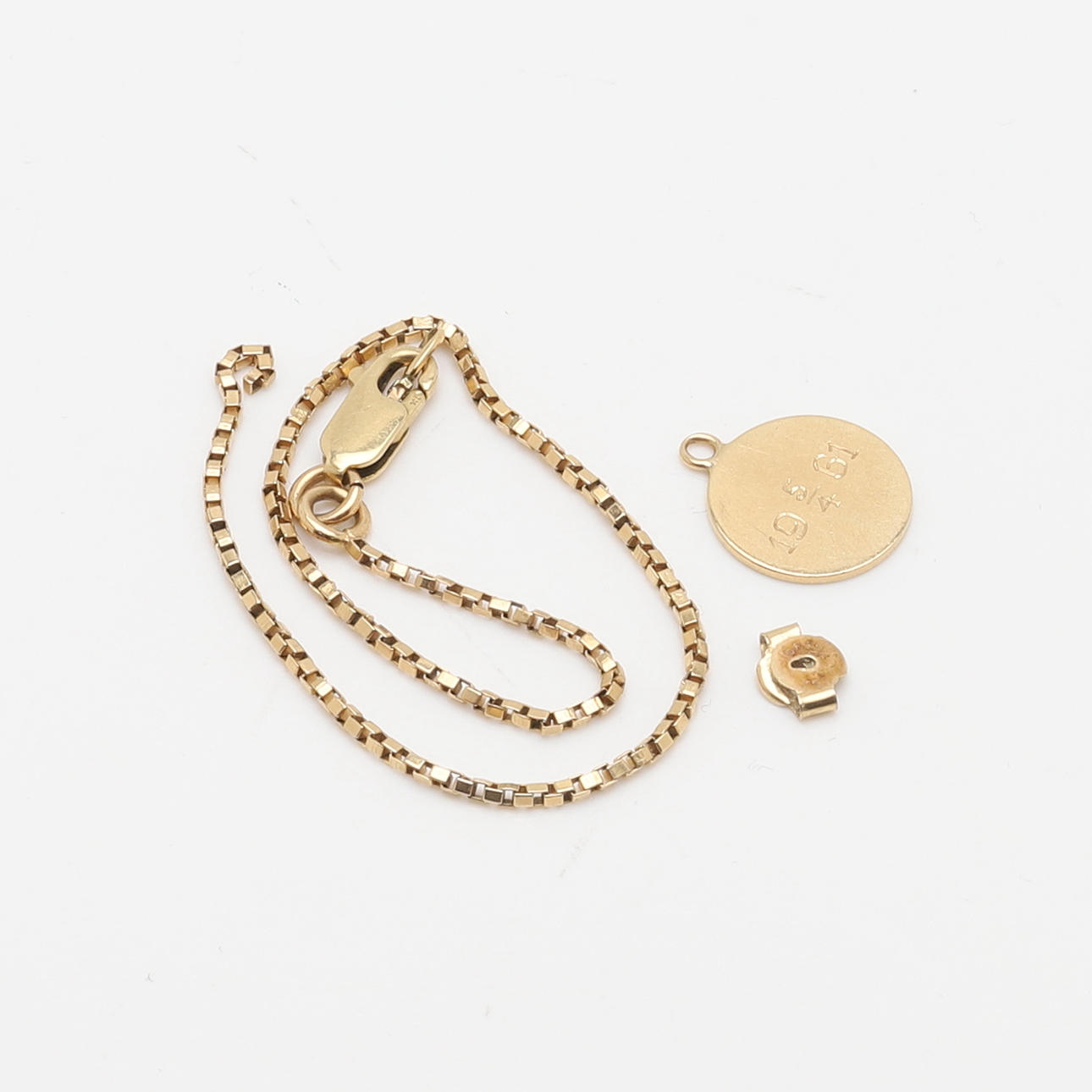 SCRAP GOLD, 18K. Total weight approx. 4.78 g.