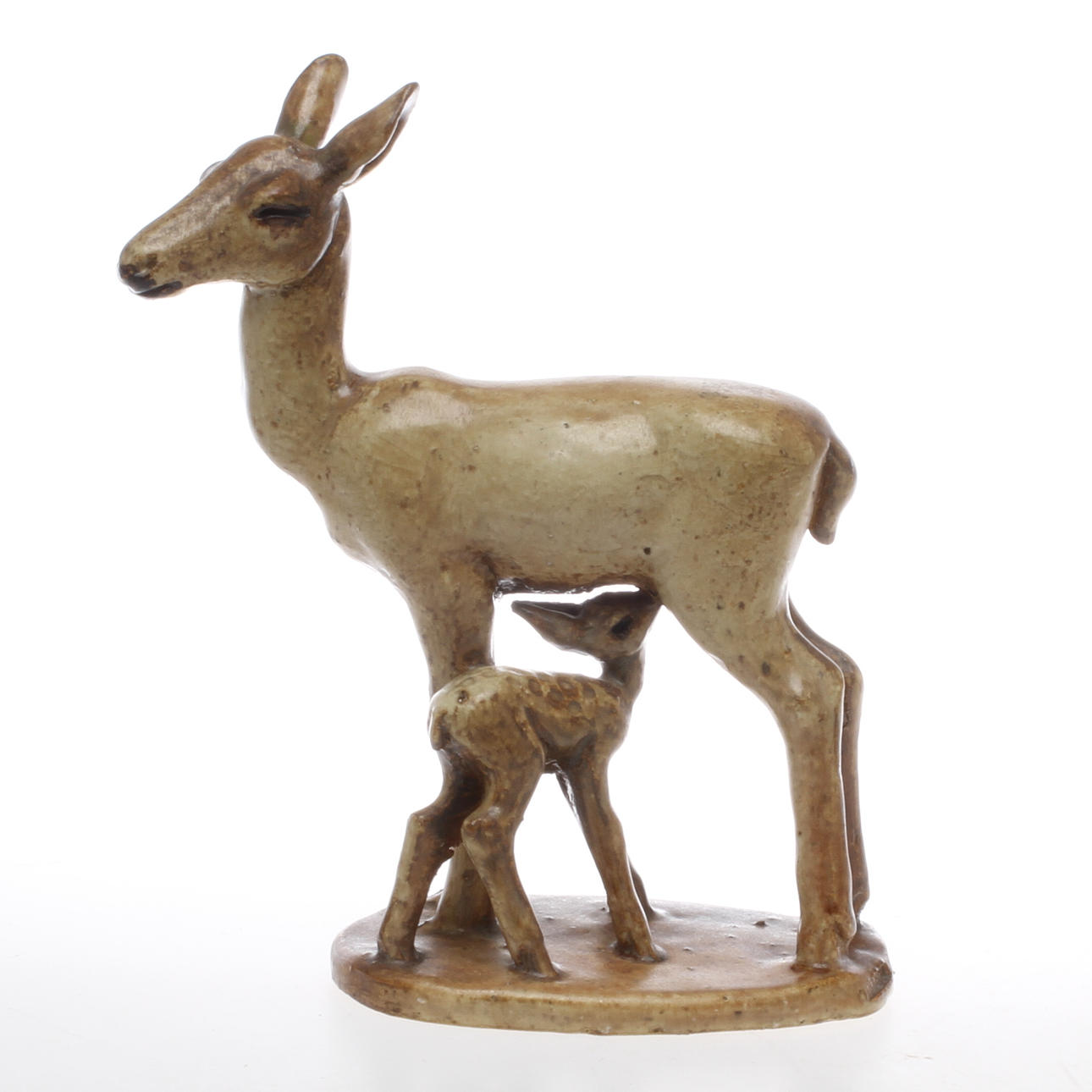 FIGURINGRUPP, Hjortdjur med diande kid, keramik, Arabia.