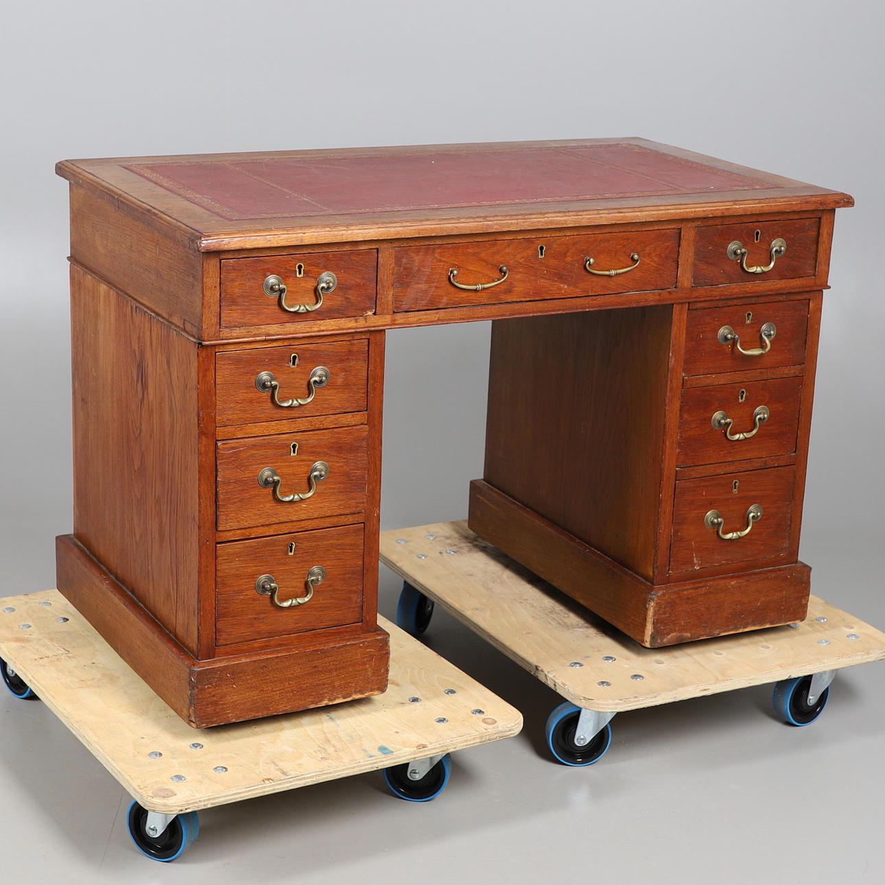 AN EDWARDIAN PEDASTOL DESK.
