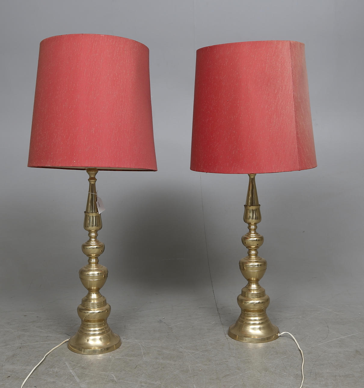 BORDSLAMPOR, ett par, mässing, ABAB, 1900-talets andra hälft.