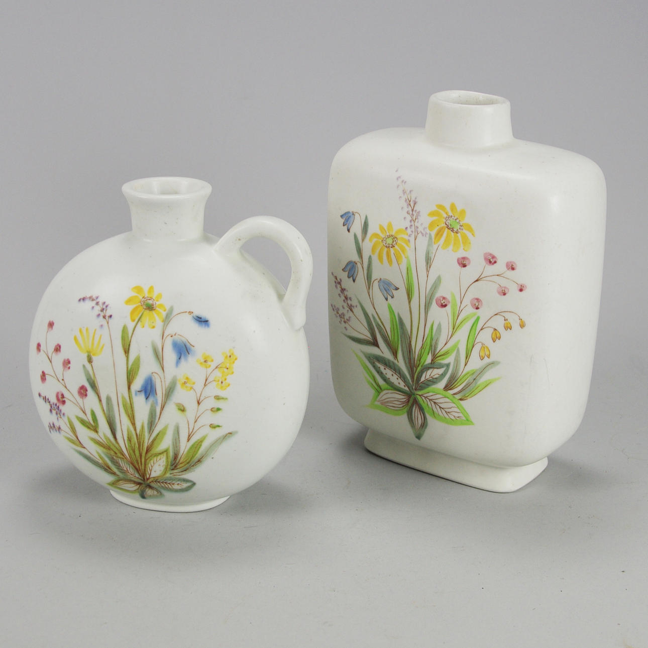 VASER, 2 stycken, porslin, Lars Thorén, Rörstrand.