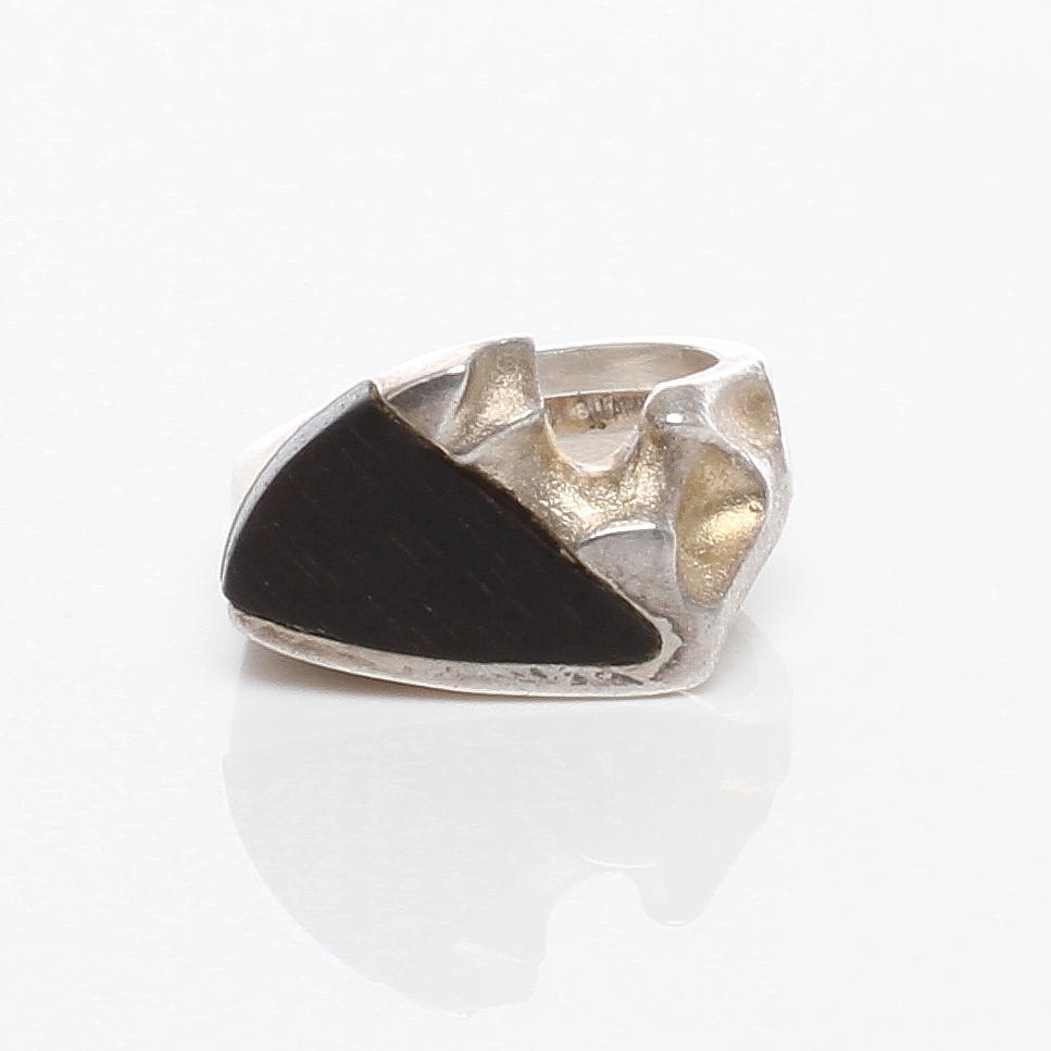RING, silver med ebenholtz, Zoltan Popovits, Lapponia, 1986.