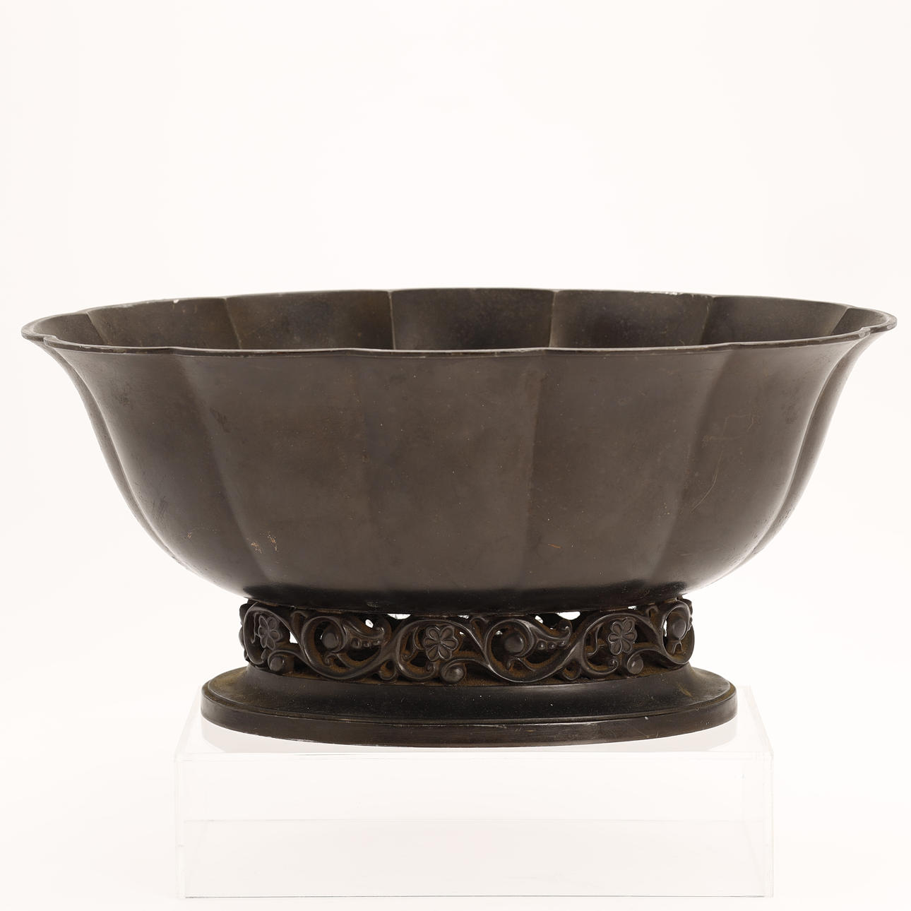 JUST ANDERSEN (1884-1943). Jardiniere, diskometal, Just Andersen, model 164, Danmark, 1926-29.