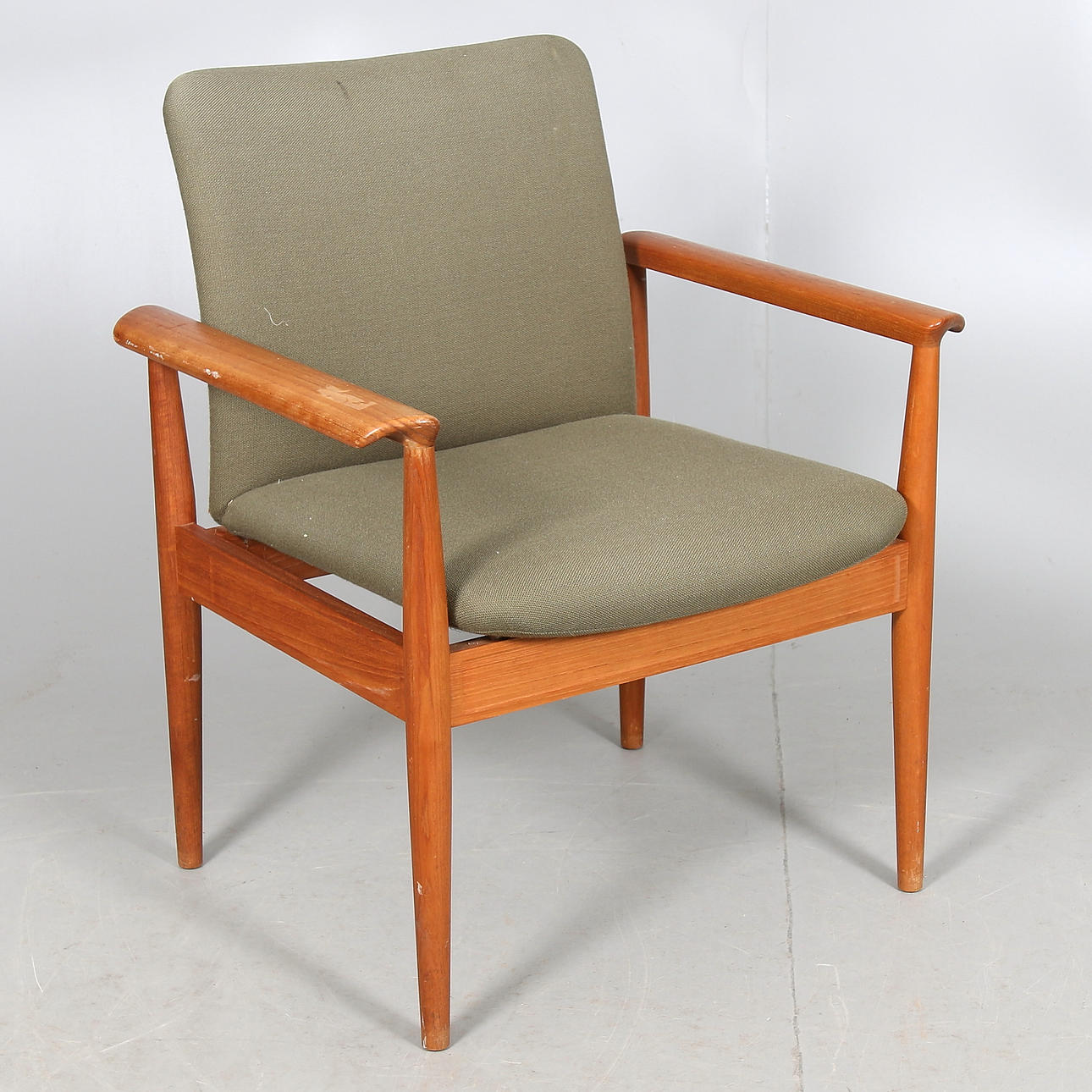 KARMSTOL, "Diplomat", Finn Juhl, France & Søn, 1900-talets andra hälft.