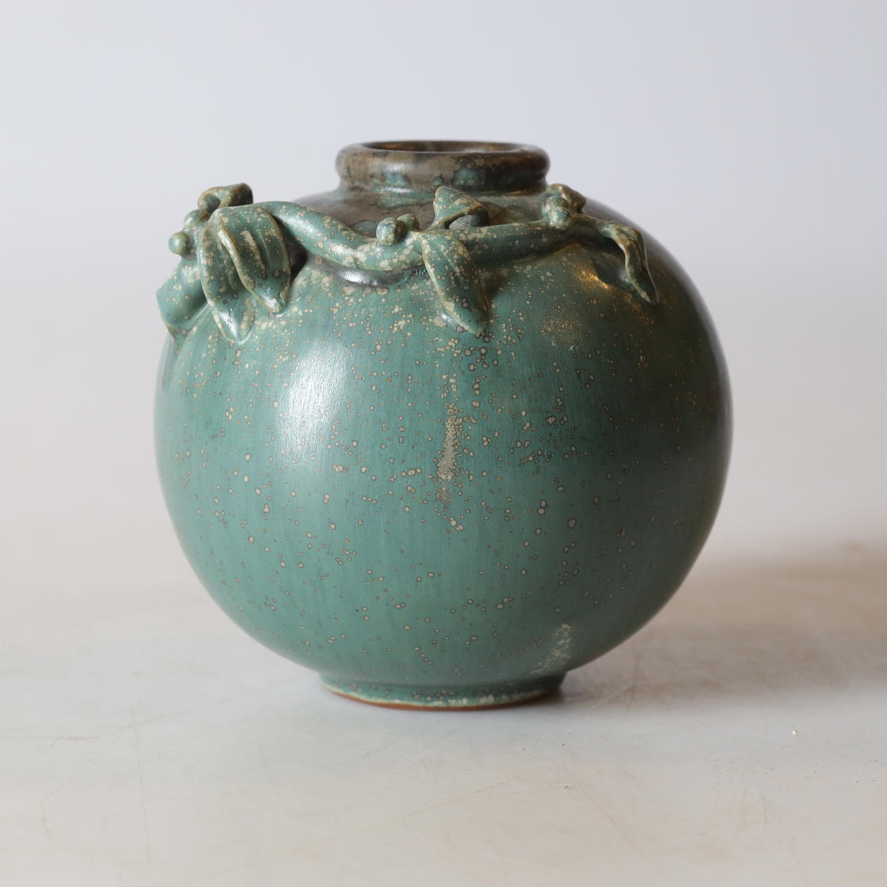 ARNE BANG. Vase, stentøj, model 52, Danmark.