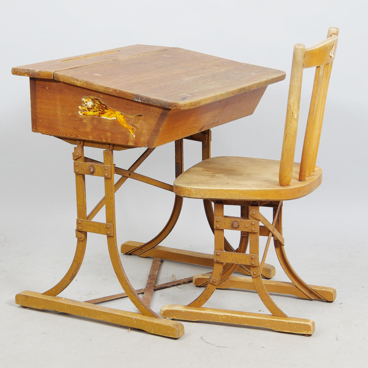 SKOLBÄNK MED STOL, fur, tidigt 1900-tal.