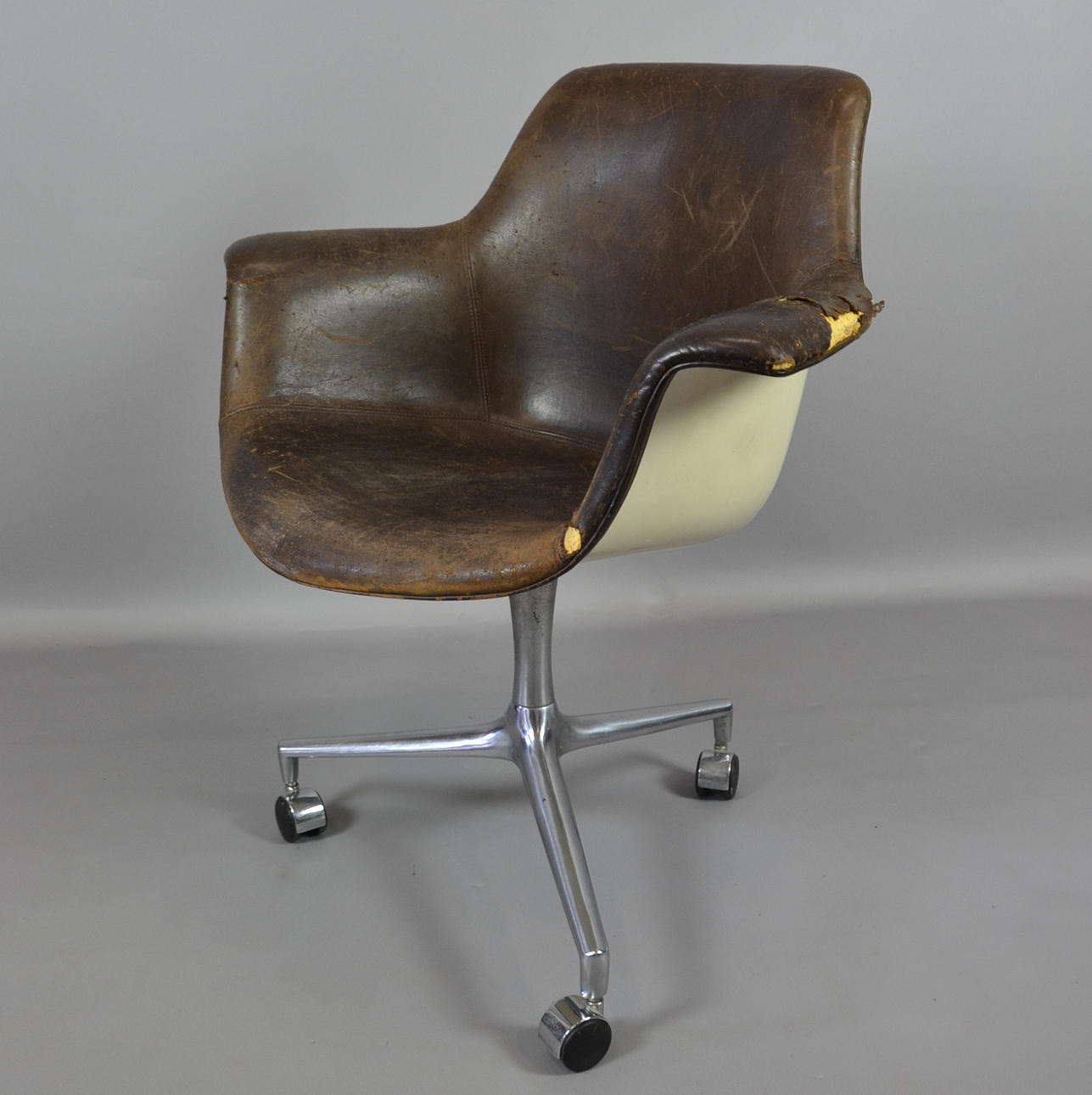 JORGEN KASTHOLM. FK 810 FÖR KILL INTERNATIONAL.