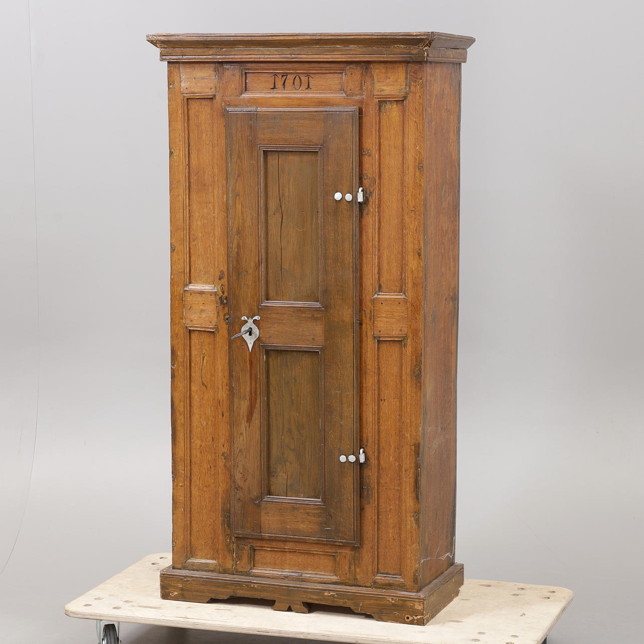 SKÅP, ek, barock, daterat 1701.