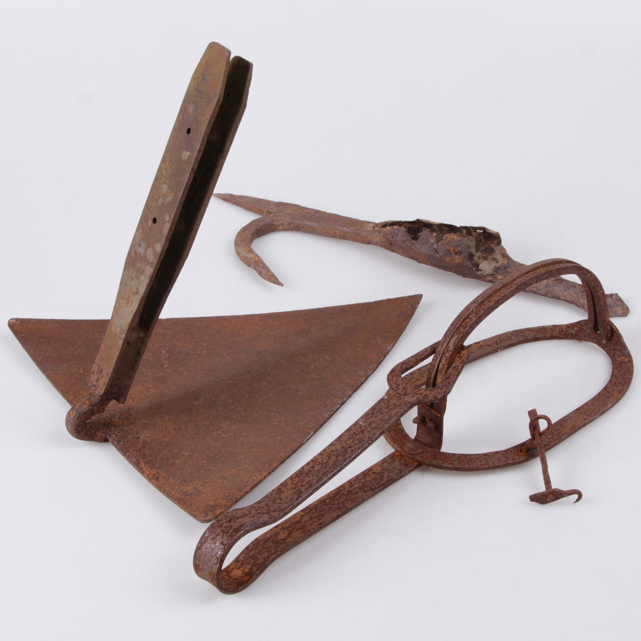RÄVSAX, samt båtshake och plog, metall, 1800-tal.