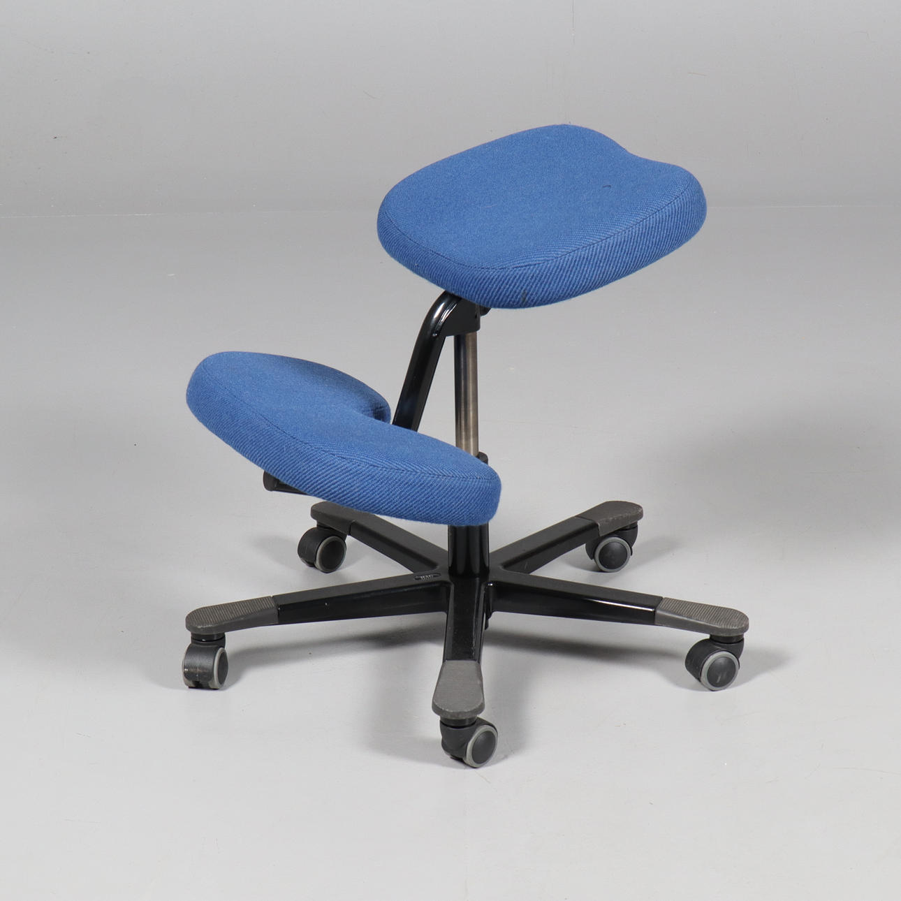 PETER OPSVIK. KNIESESSEL, „Balance Vital“ Håg.