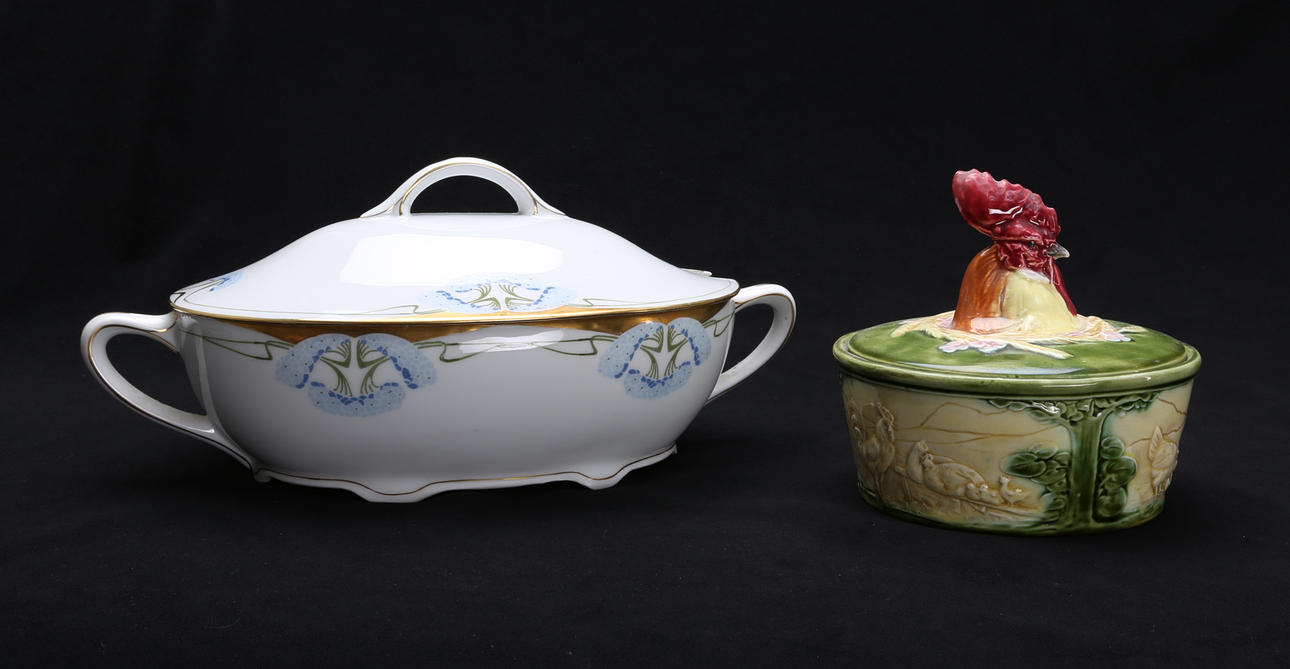 TERRINER, 2 st, bl a jugenddekor, Lidköping, 1900-talets första hälft.