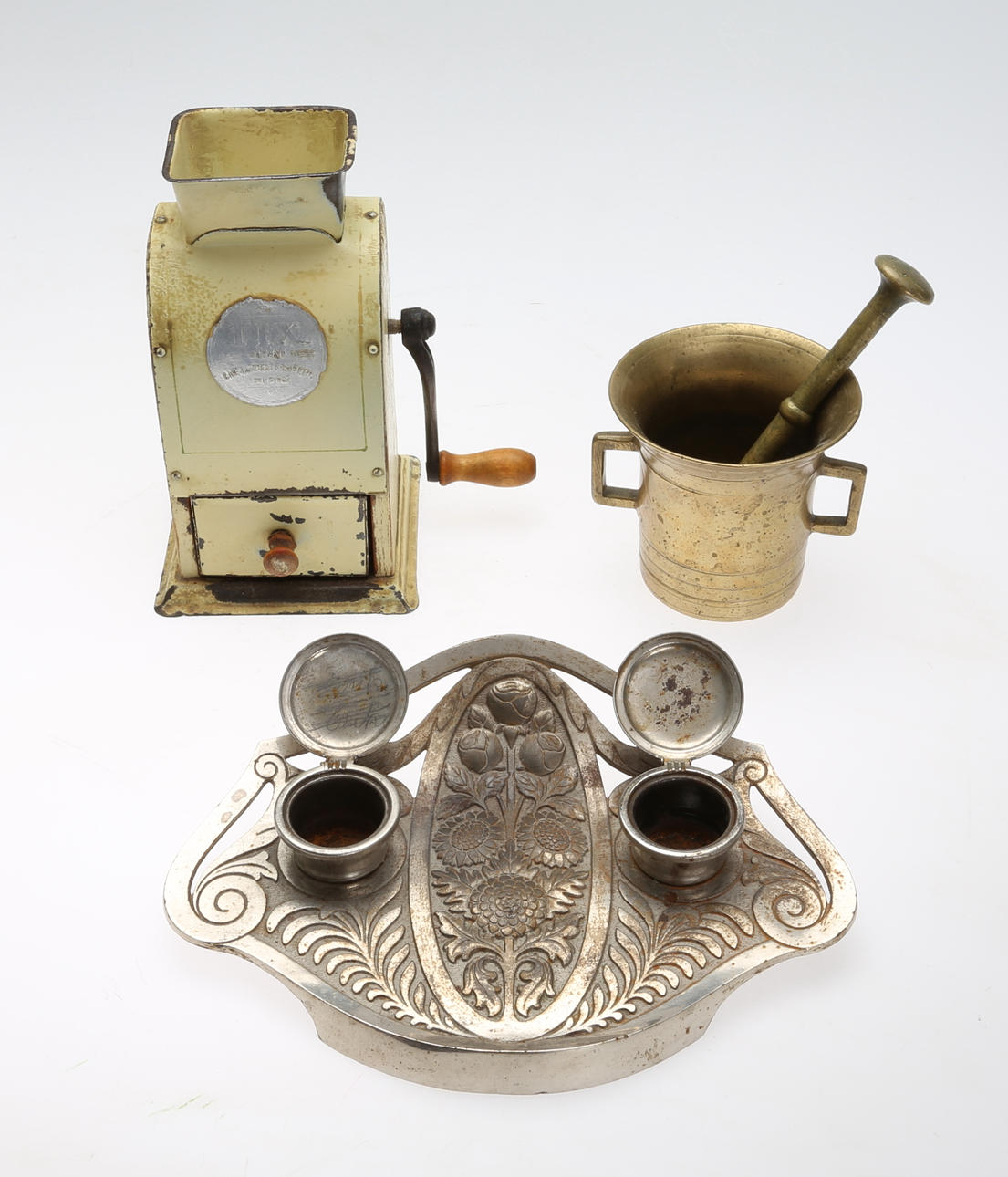 MÄSSINGSMORTEL och KAFFEKVARN m m, 3 delar, 1800/1900-tal.