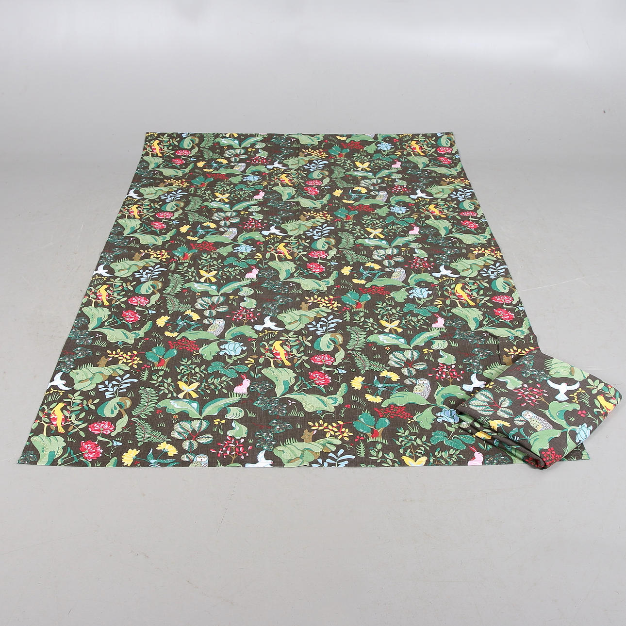 GARDINER, ett par, bomull, "Edens lustgård", Cecilia Hall för Åhléns.