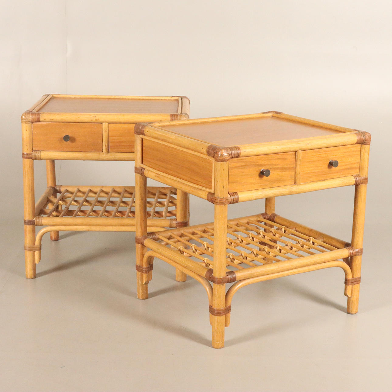 NACHTTISCH 1 Paar Korb/Rattan.