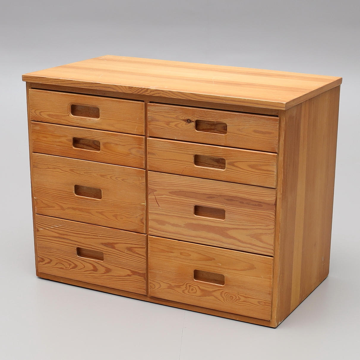 A 9-drawer Uffe pine dresser, IKEA, second half of the 20th century.  Furniture - Chests of drawers - Auctionet