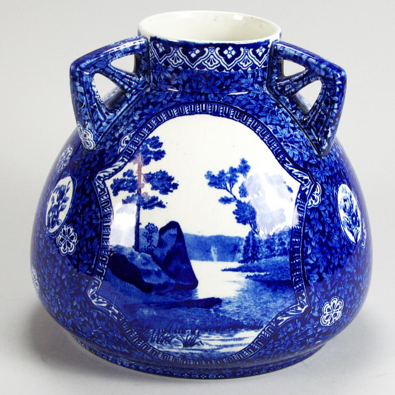 VAS, porslin, Rörstrand, sekelskiftet 1800/1900.