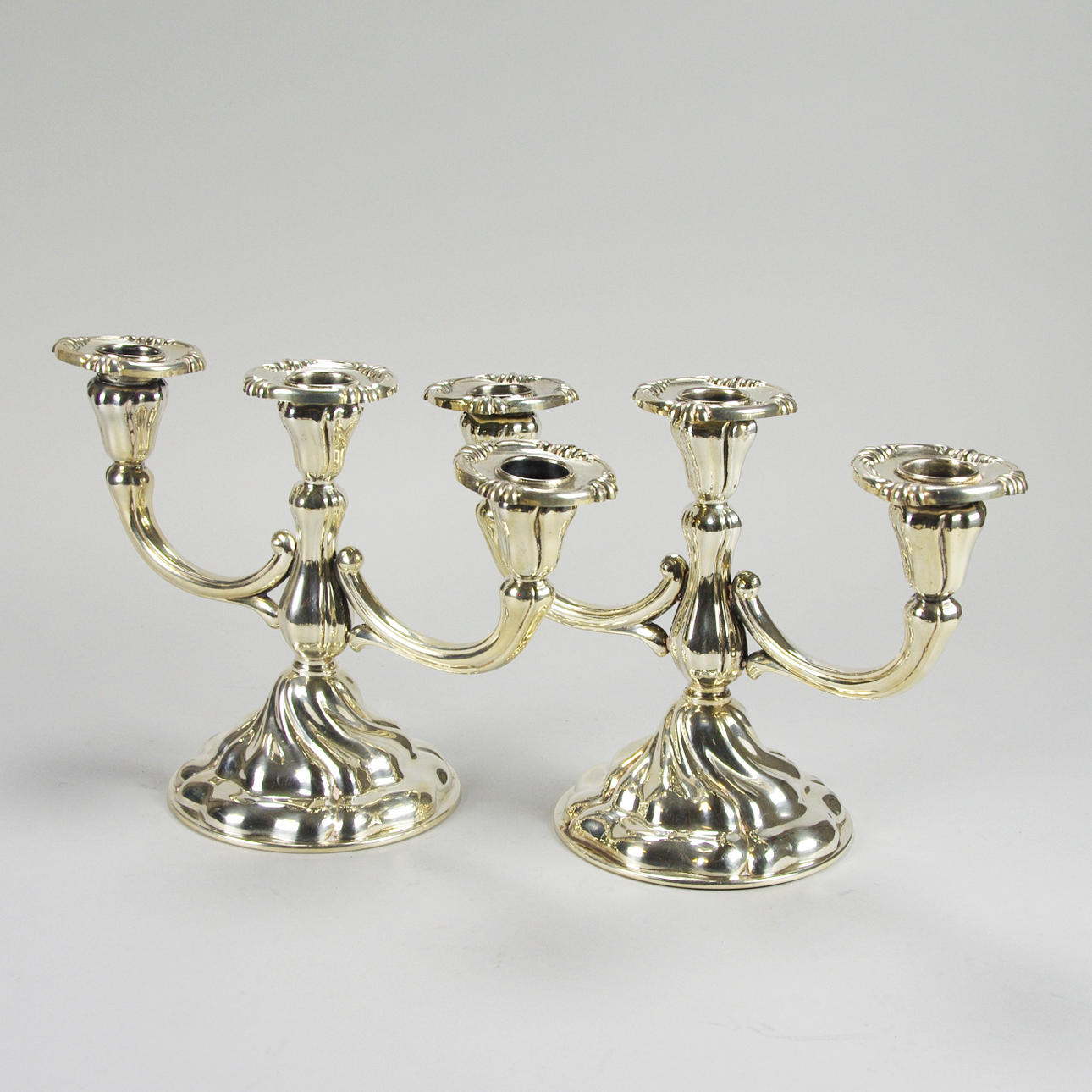 KANDELABRAR, 1 par 3-armade, silver, rokokostil.