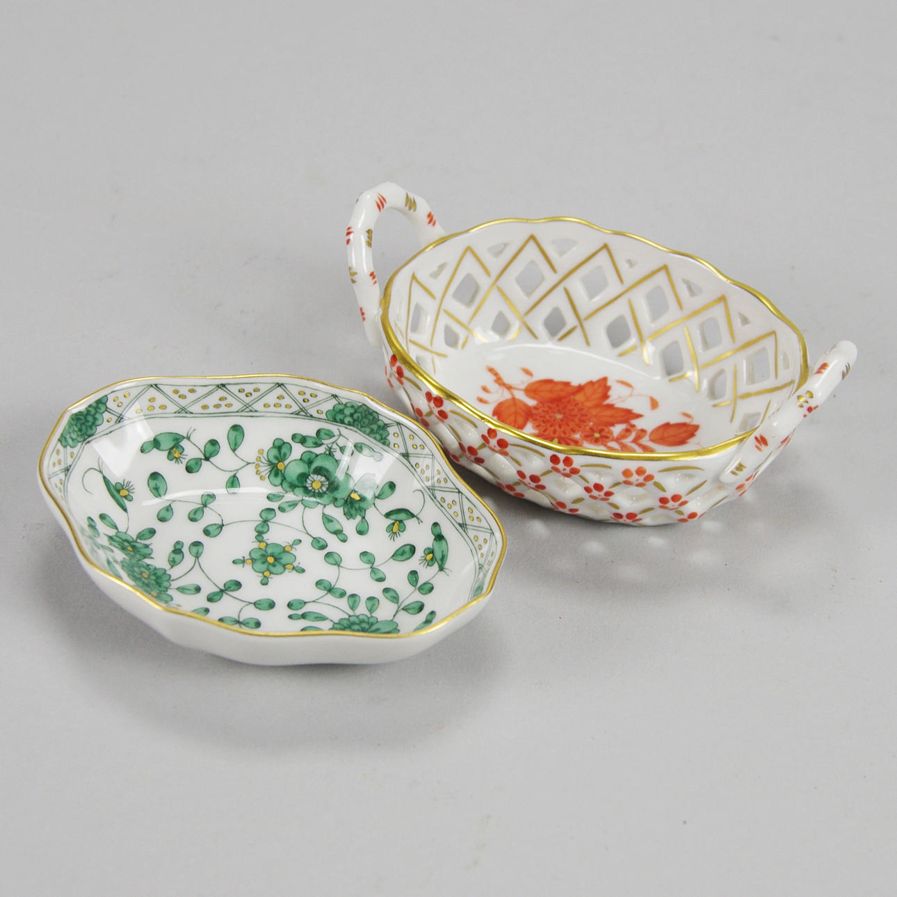 MINIATYRSKÅLAR, 2 stycken, porslin, Herend samt Meissen.