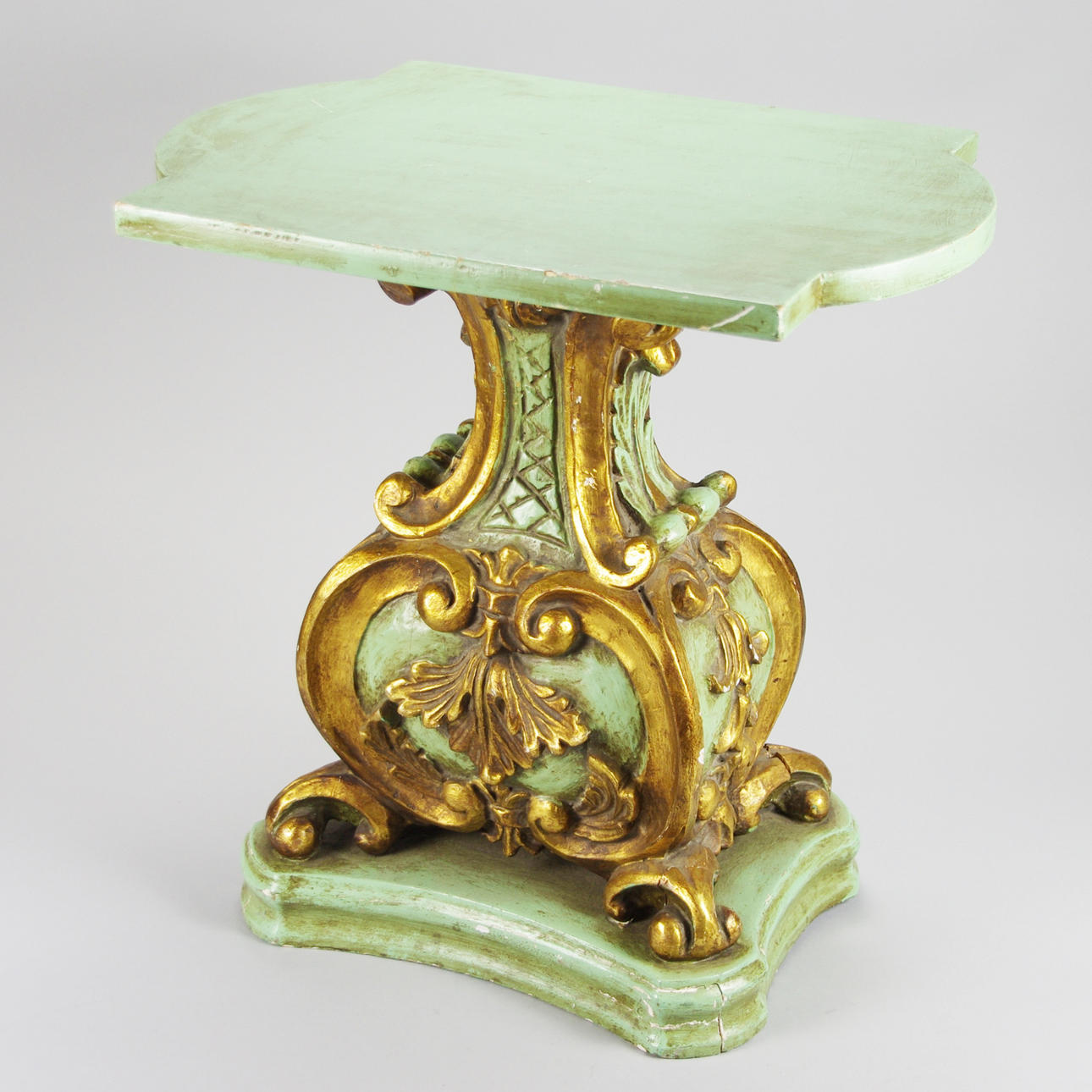 BLOMSTERBORD, grönmålat med förgyllningar, barockstil, sent 1900-tal.