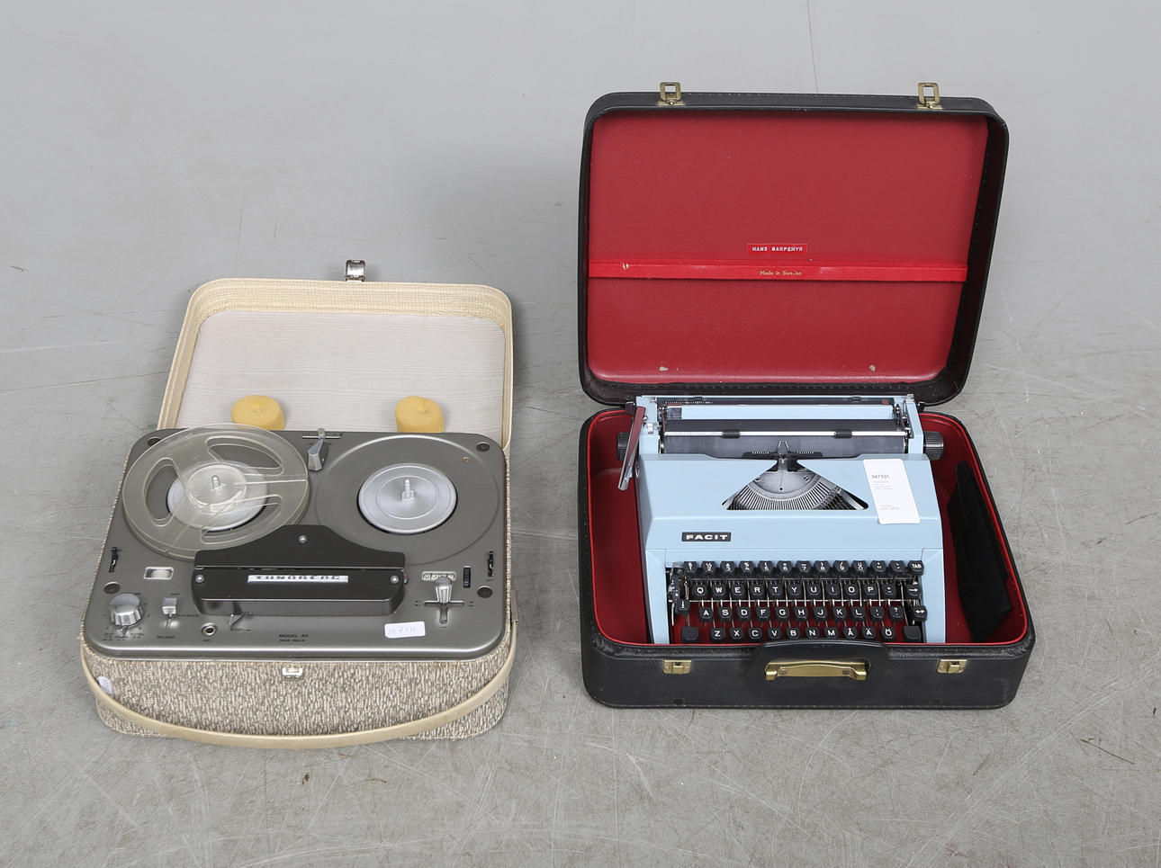 SKRIVMASKIN, Facit och RULLBANDSPELARE, Tandberg.