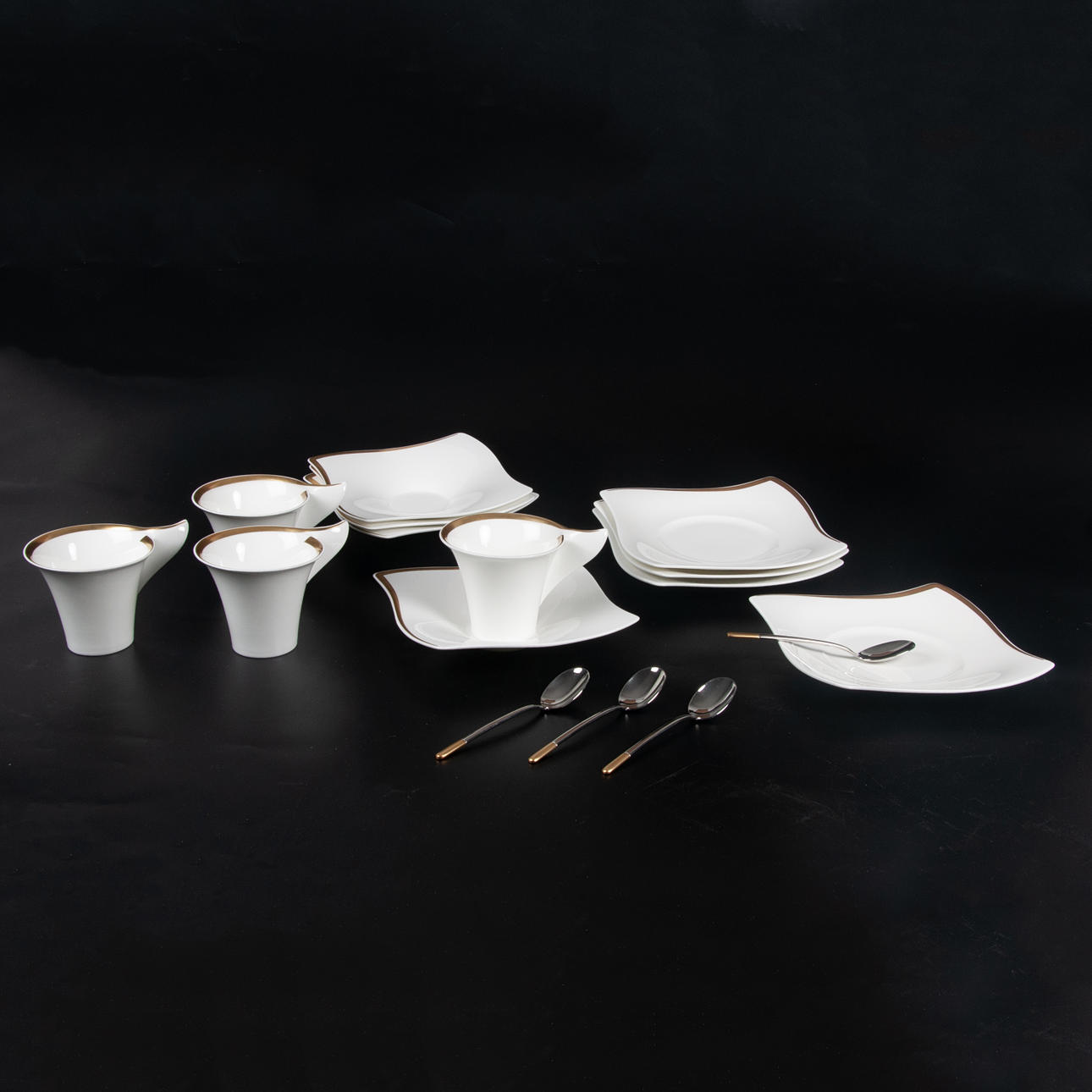 VILLEROY & BOCH. NewWave Premium Gold. 16 pieces, coffee cups