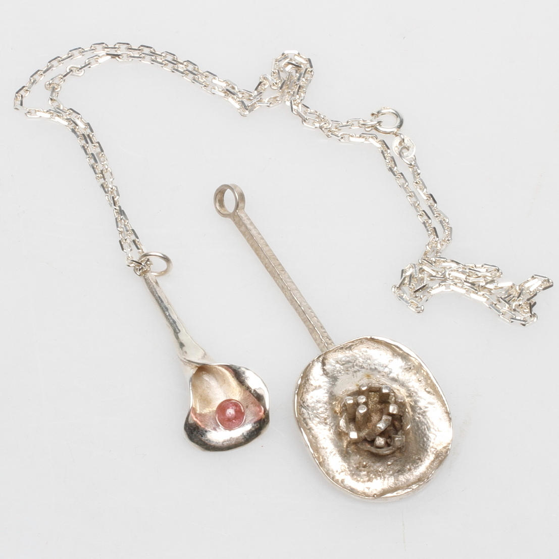 HÄNGEN, 2 st, silver, bl.a. Stigbert.