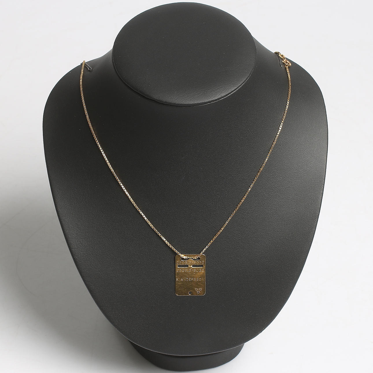 HALSKEDJA samt ID-BRICKA, 18k guld, bl.a. N S E Guldvaru Aktiebolag, Köping, 1979, Vikt 7 gram.