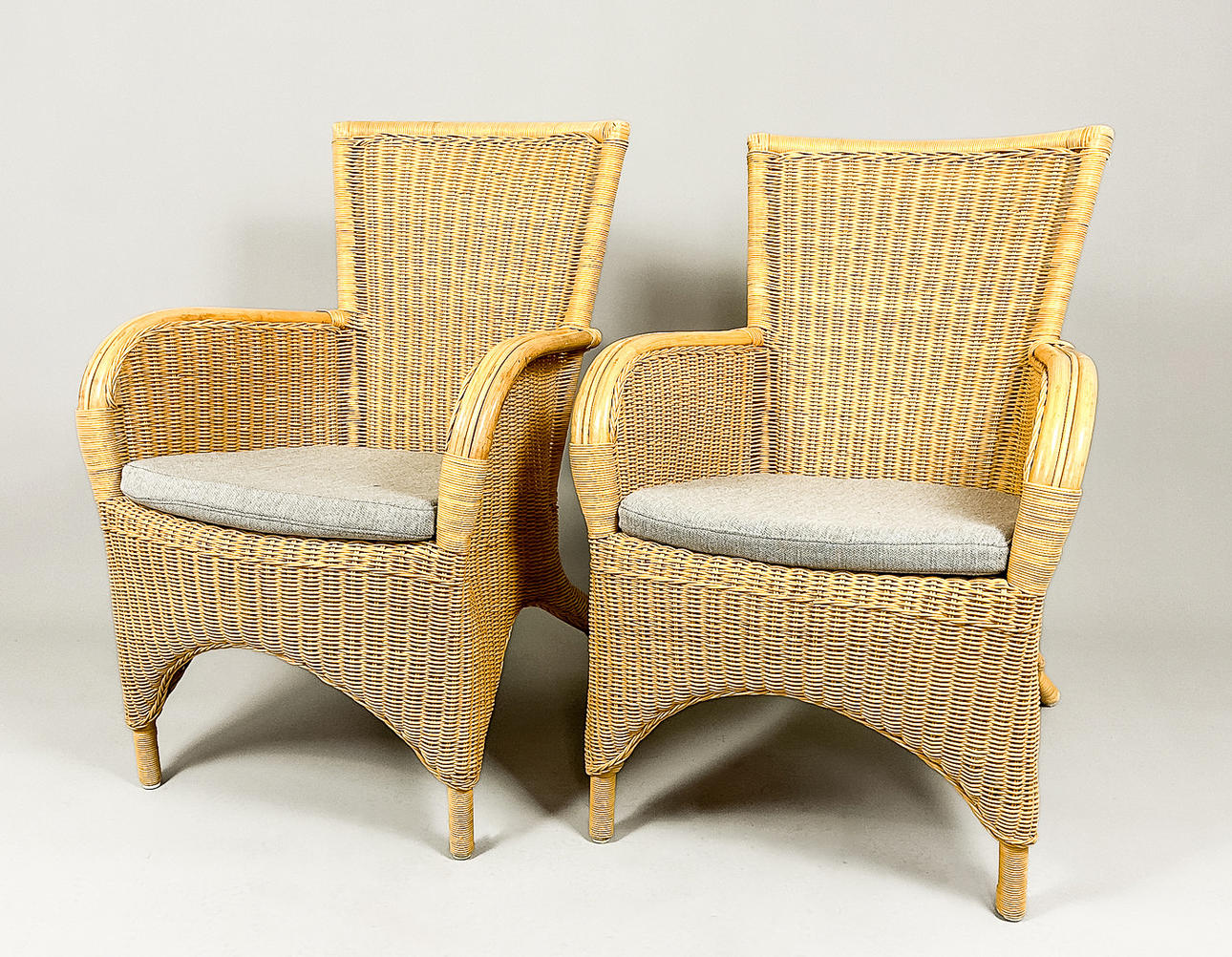 KORGSTOLAR, ett par, rotting, 1900-tal.